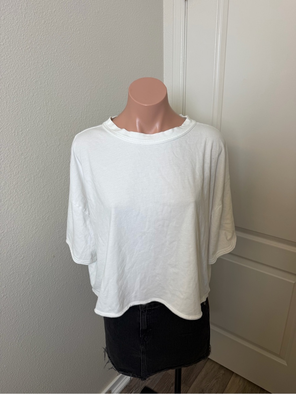 TNA White Relaxed Cropped Short Sleeve Tee